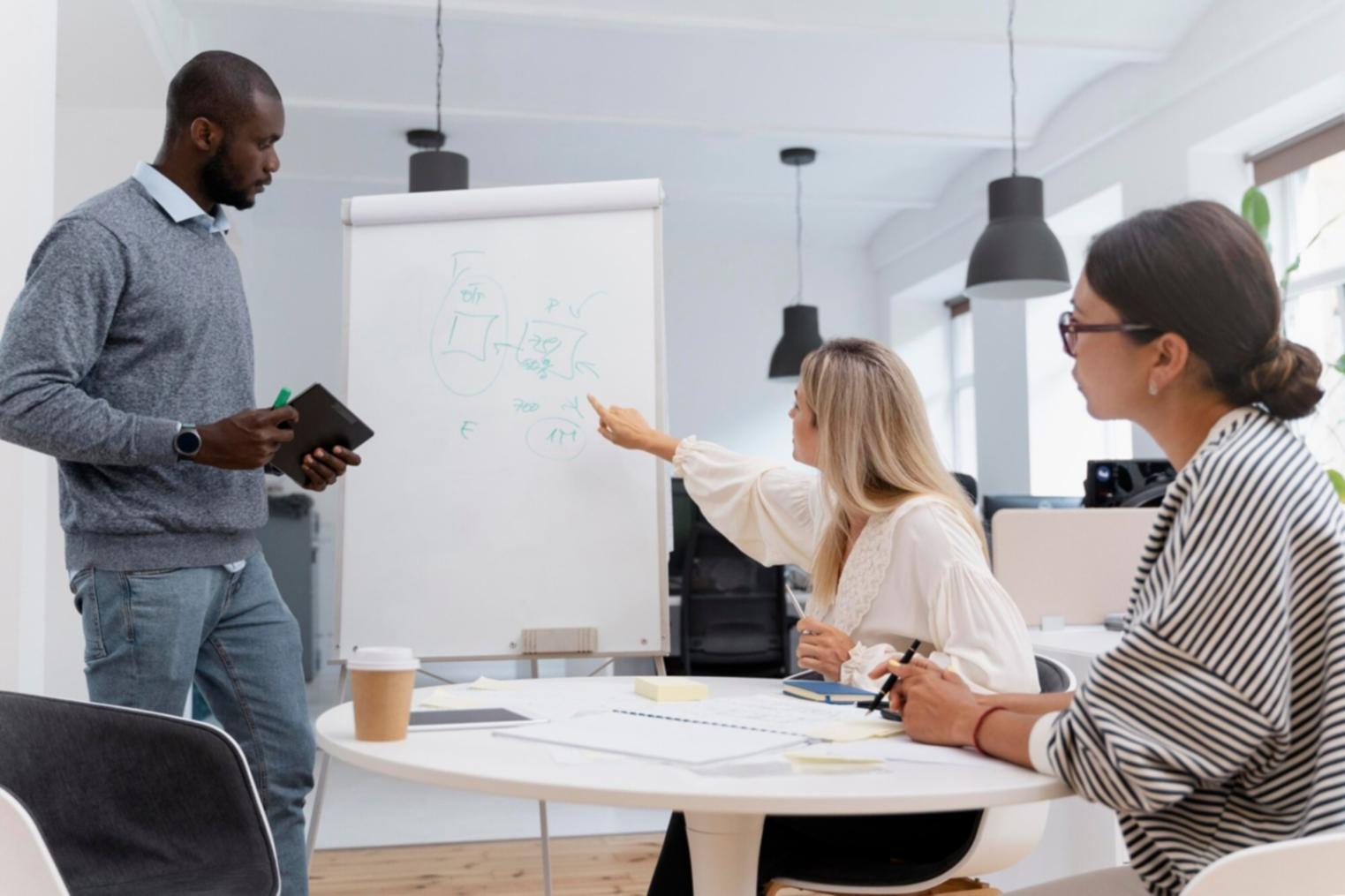 Suasana sesi pembelajaran trading awal Xorton dengan peserta yang antusias berdiskusi